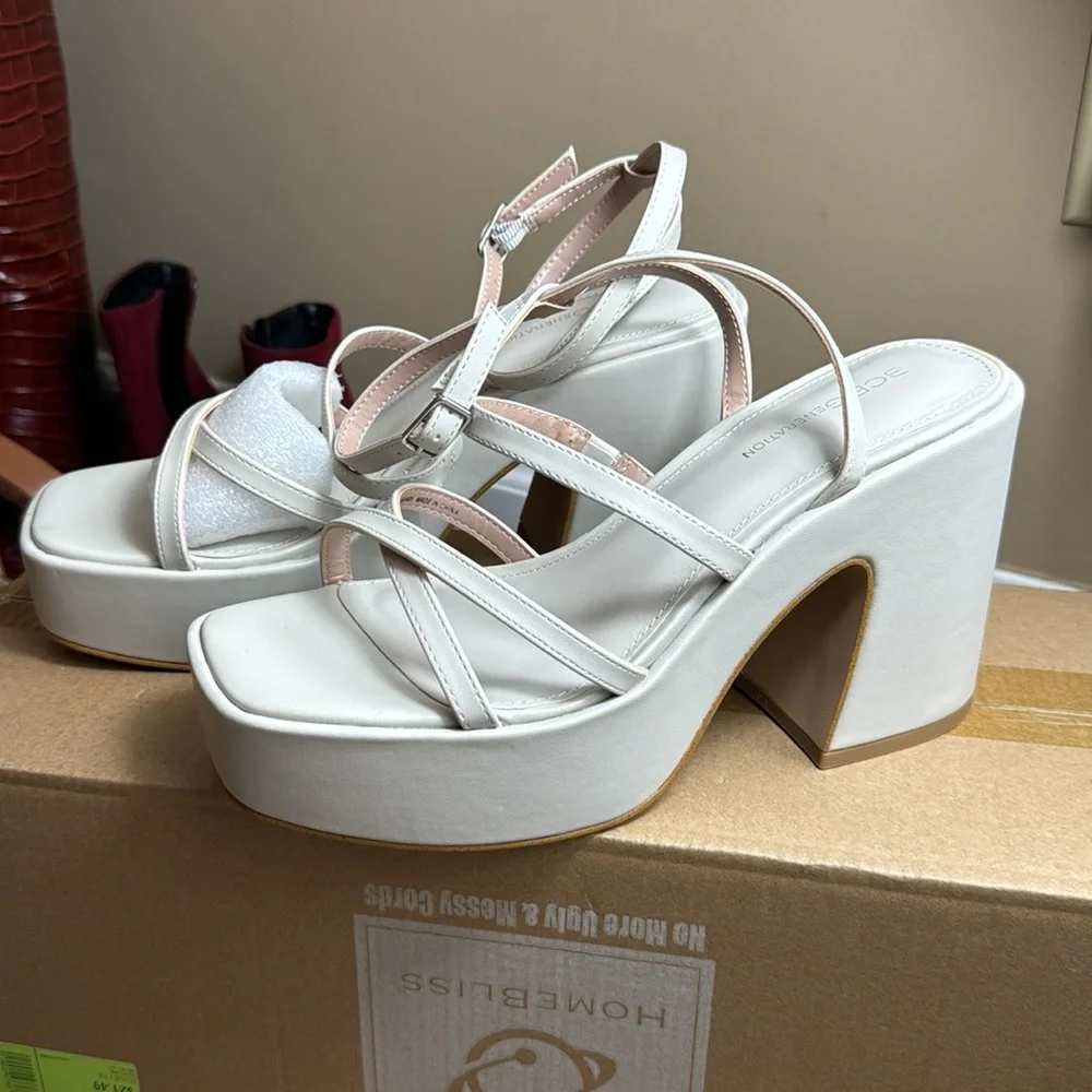 NWOT - • BCBGeneration • Women's Sandi Sandal, Stone, Size 9 - FABULOUS! 🤩